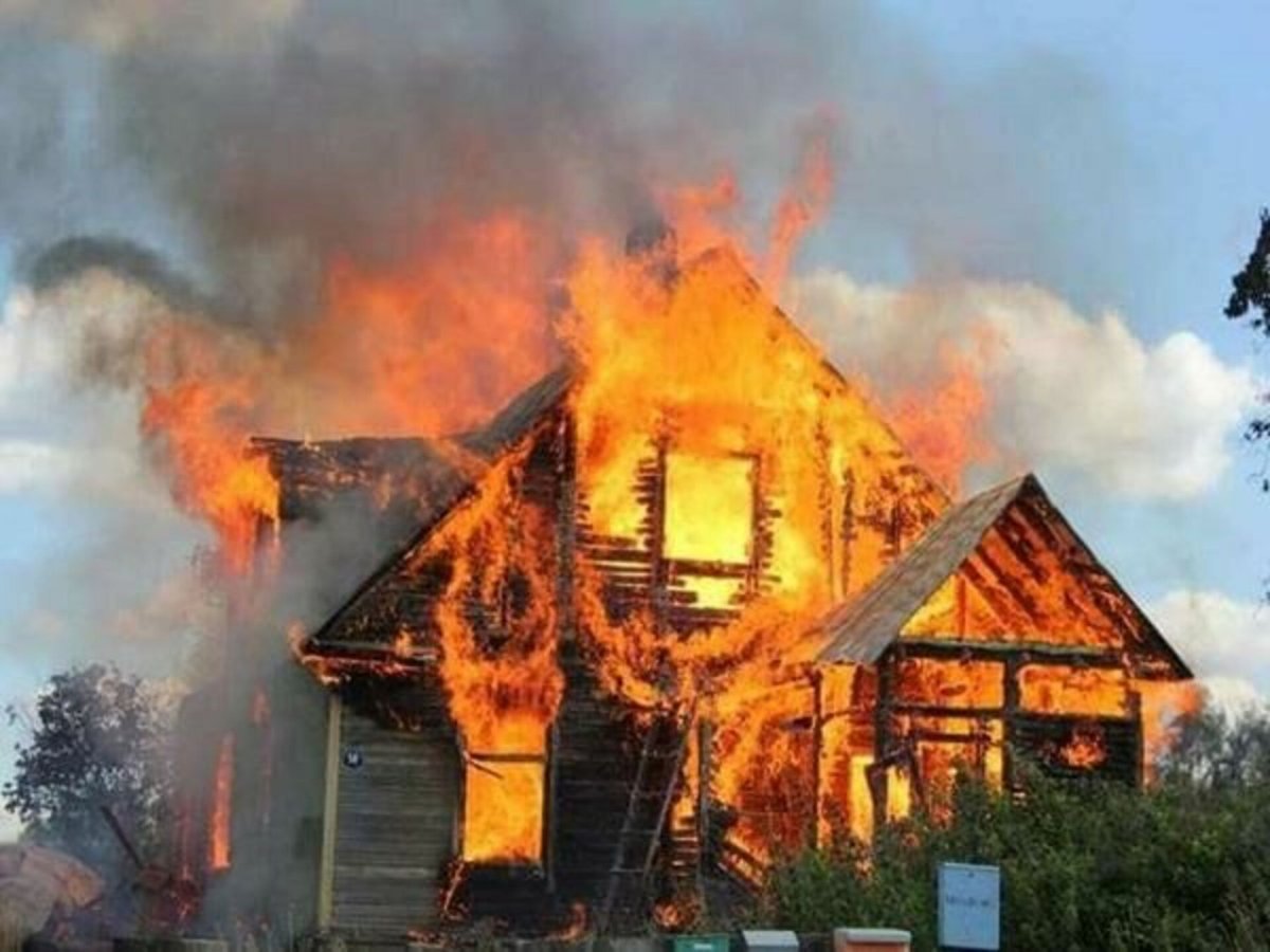 Горящий дом