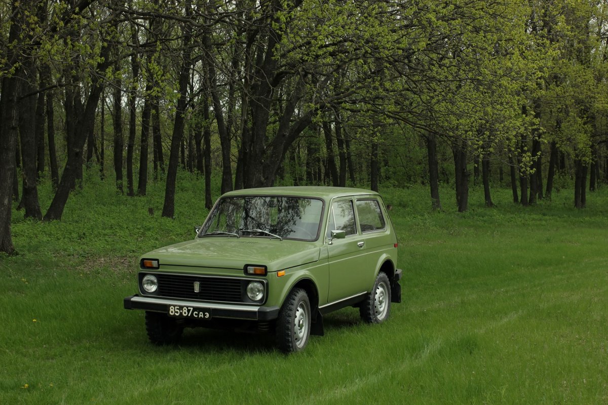 Нива 2121 салатовая