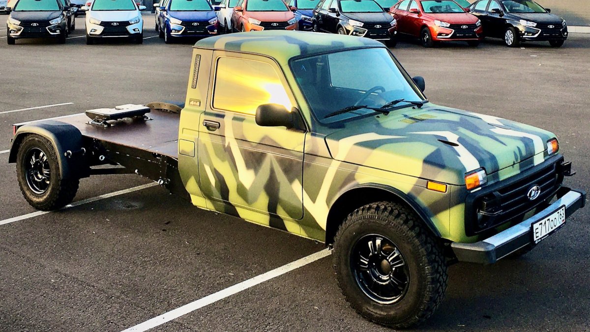 Нива Постер