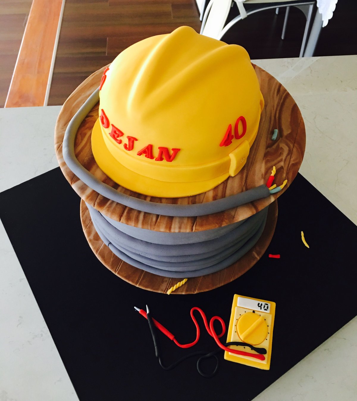 Тортик для электрика