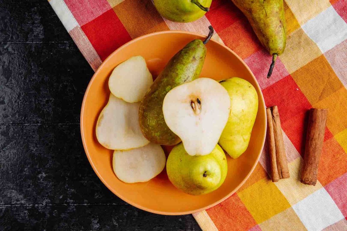 Груша красивая