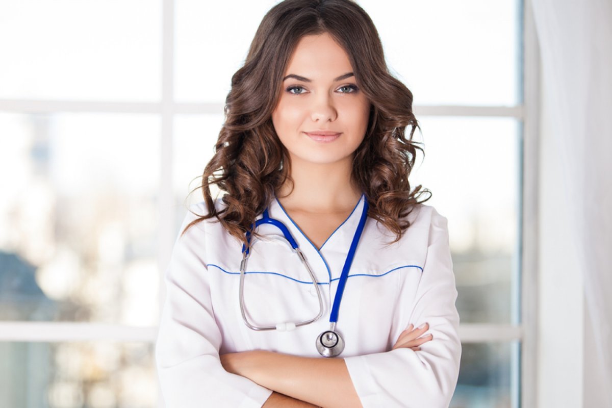 Женщина врач