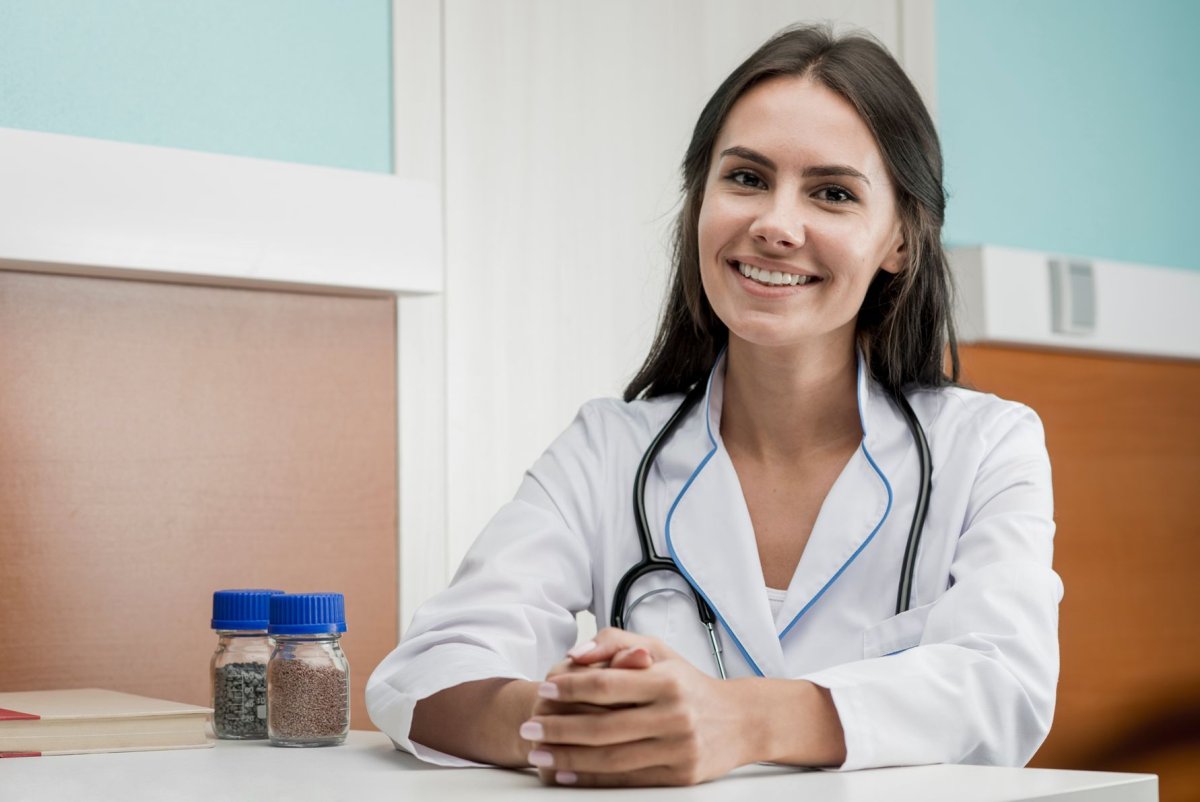 Женщина врач