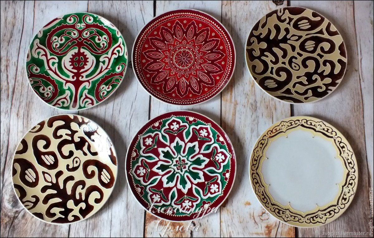 Тарелка с орнаментом