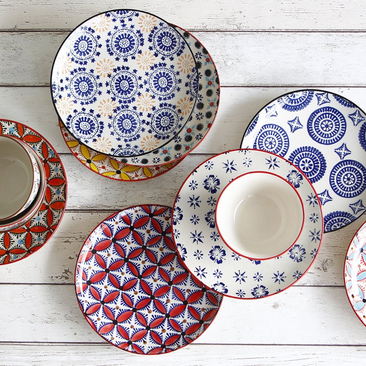 Геометрические узоры на посуде