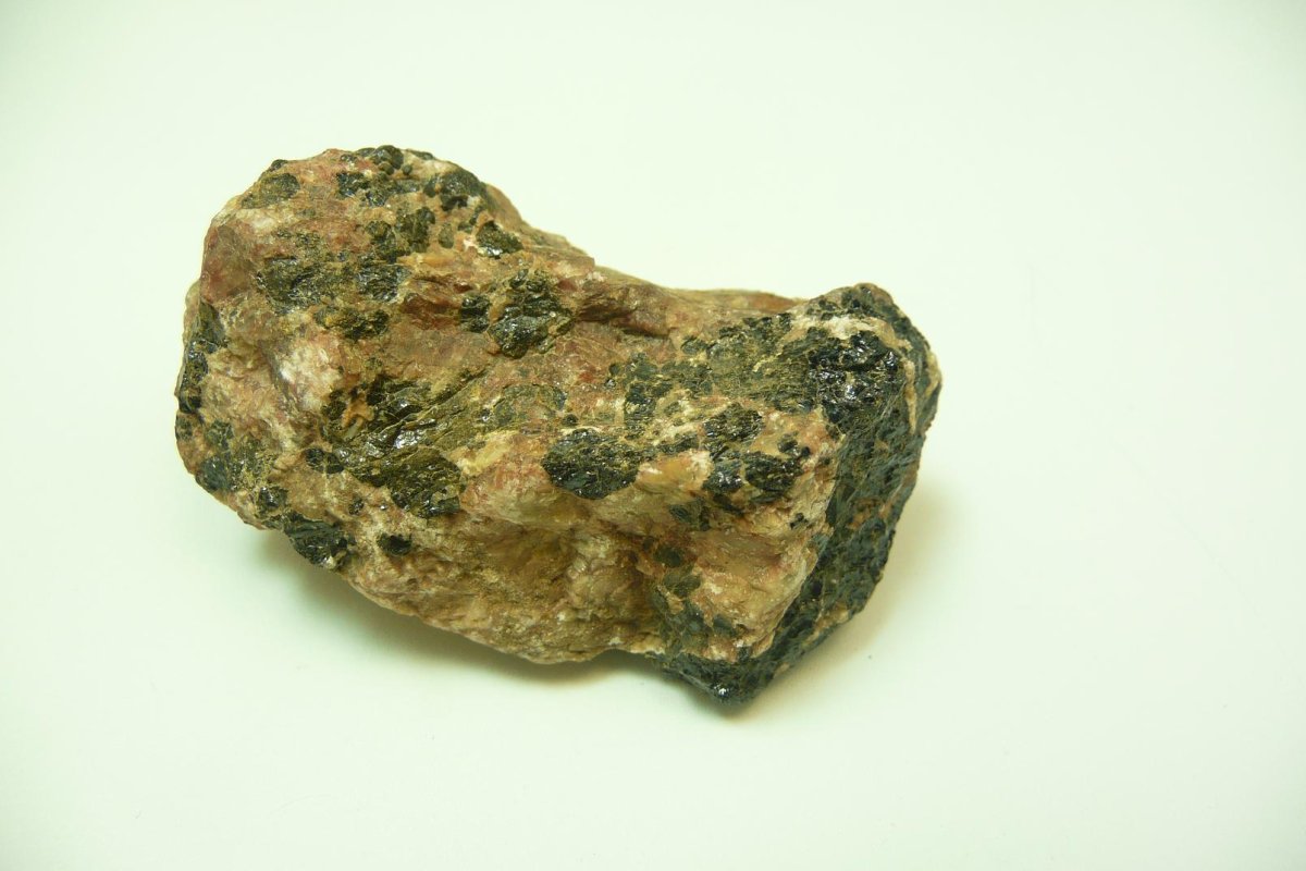 Урановая смоляная руда