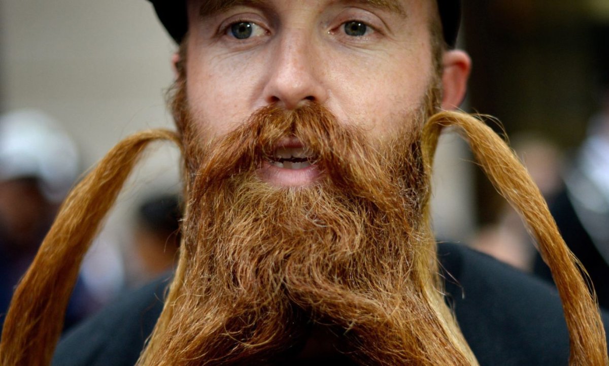 Рыжий мужчина с бородой и усами