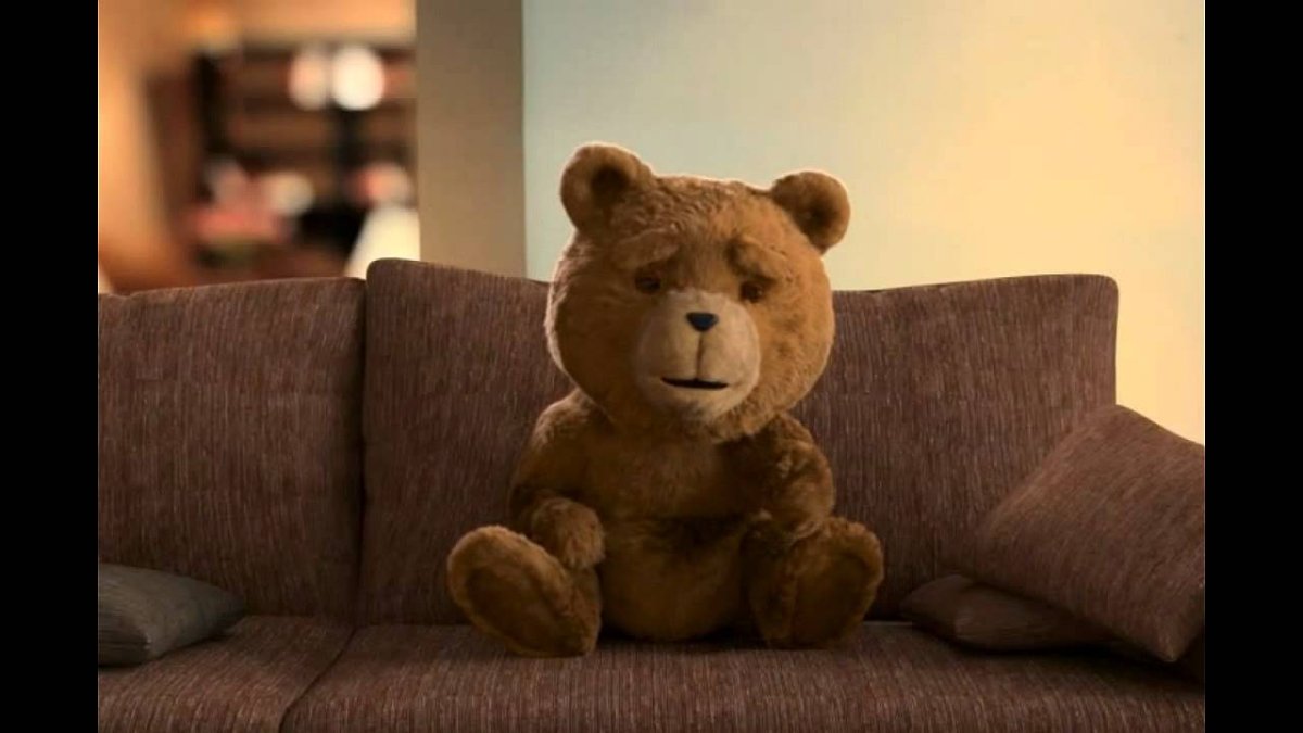 Третий лишний Тед курит