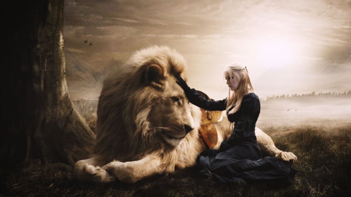 Девушка львица