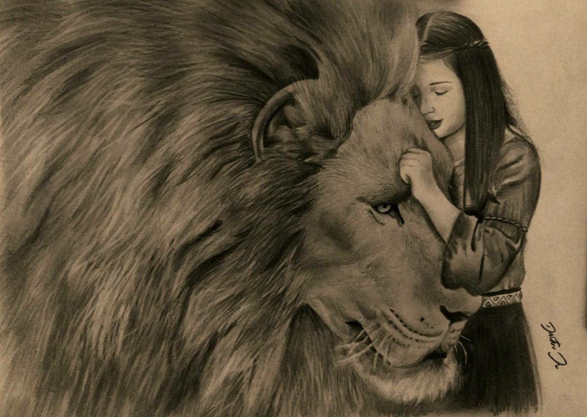 Девочка обнимает Льва
