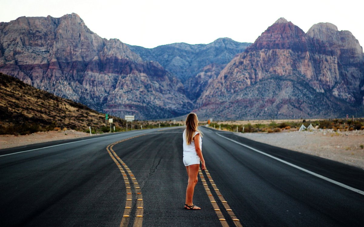 Пешеходный переход около школы