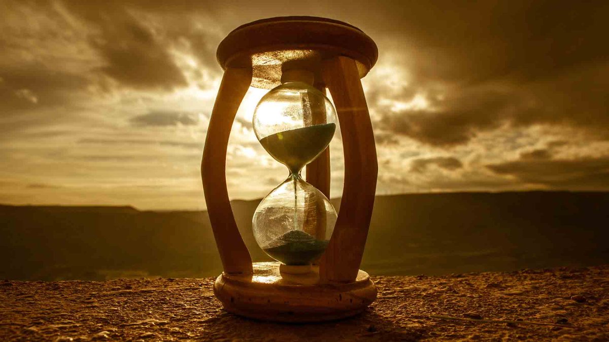 Человек в песочных часах