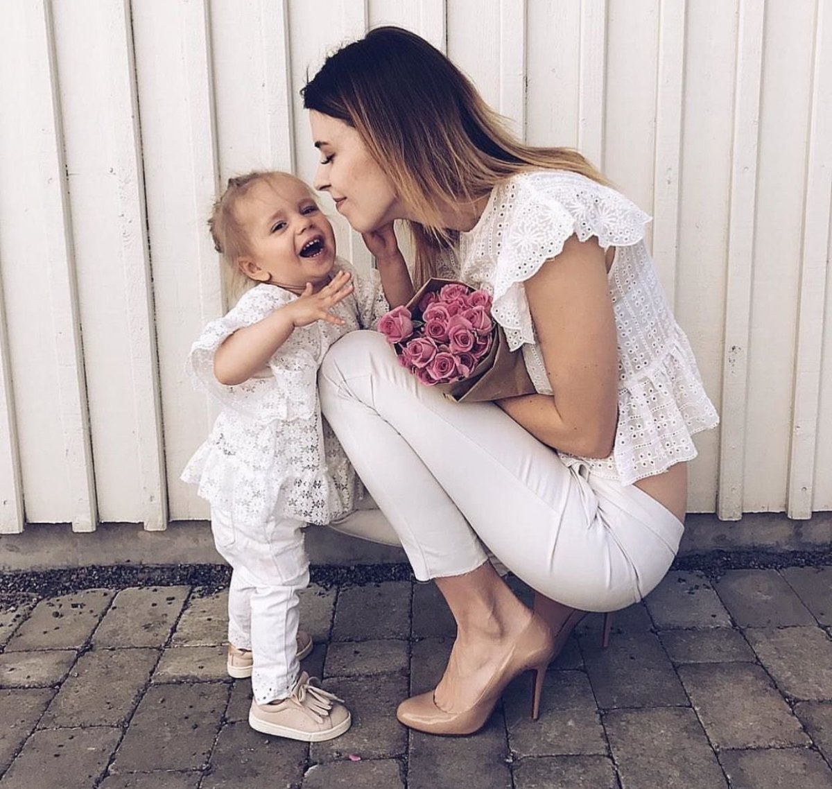 Стильная мама двоих детей