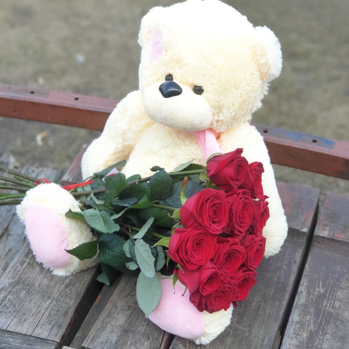 Мишка с цветами