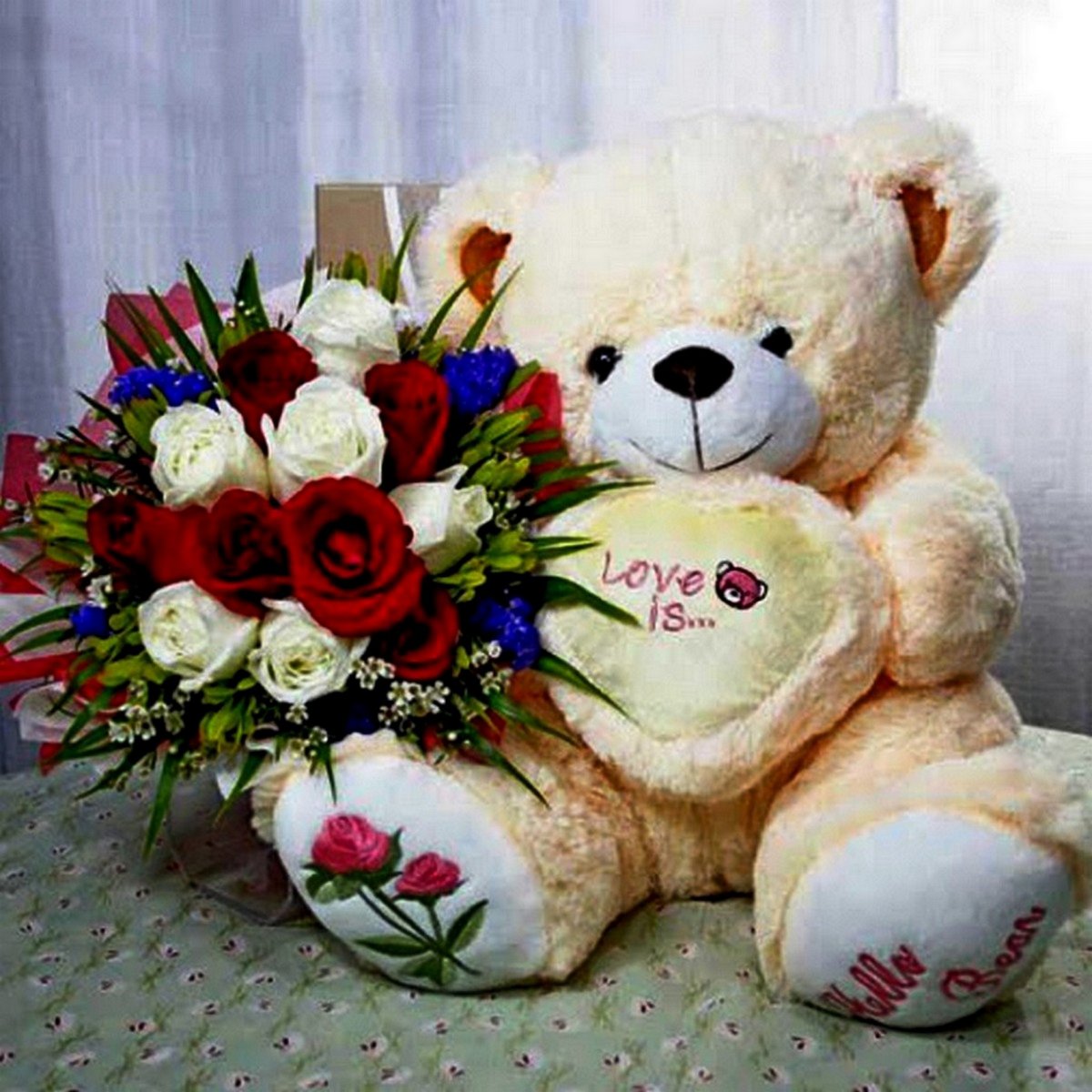 Мишка и цветы