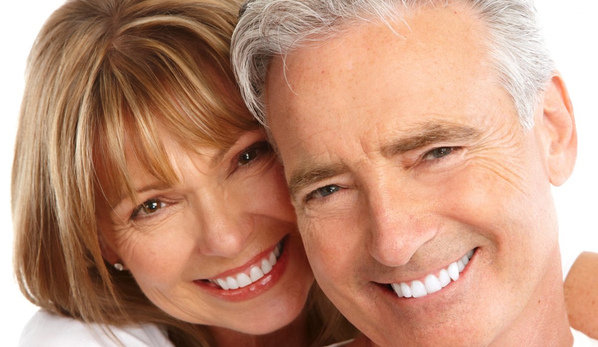 Пожилые мужчина и женщина