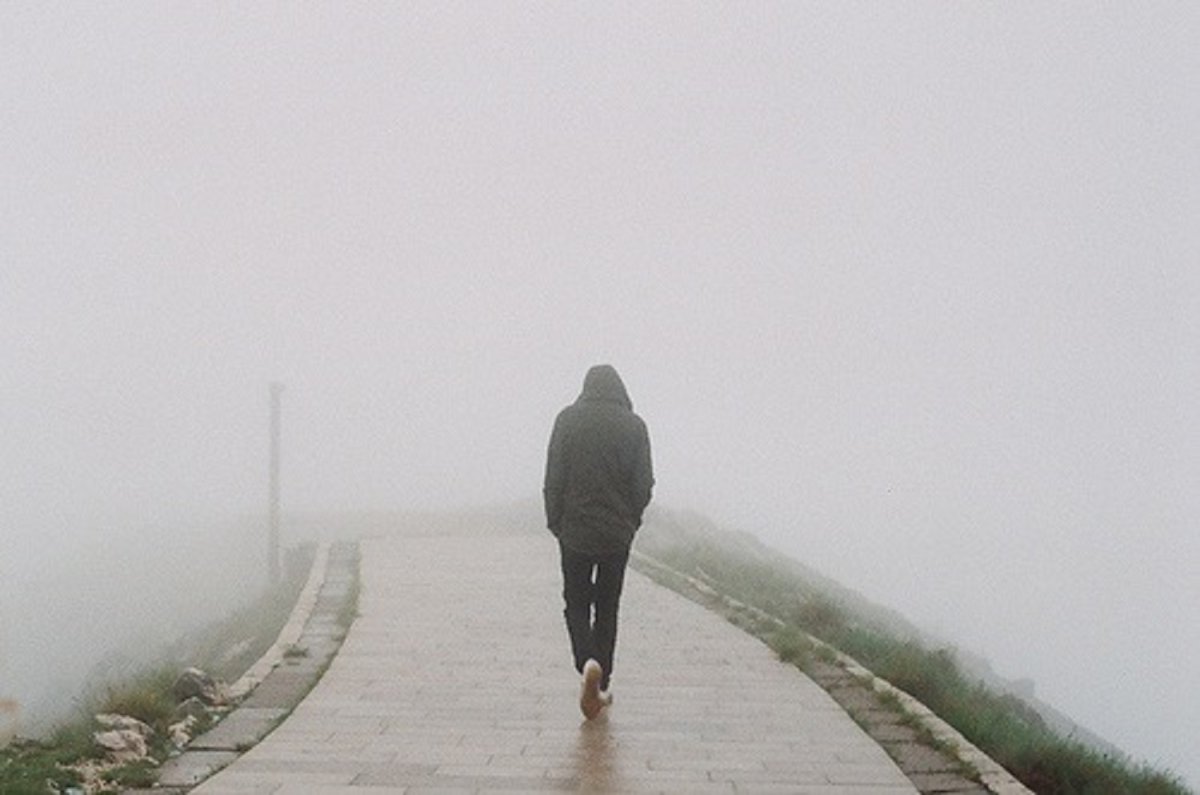 Человек уходит