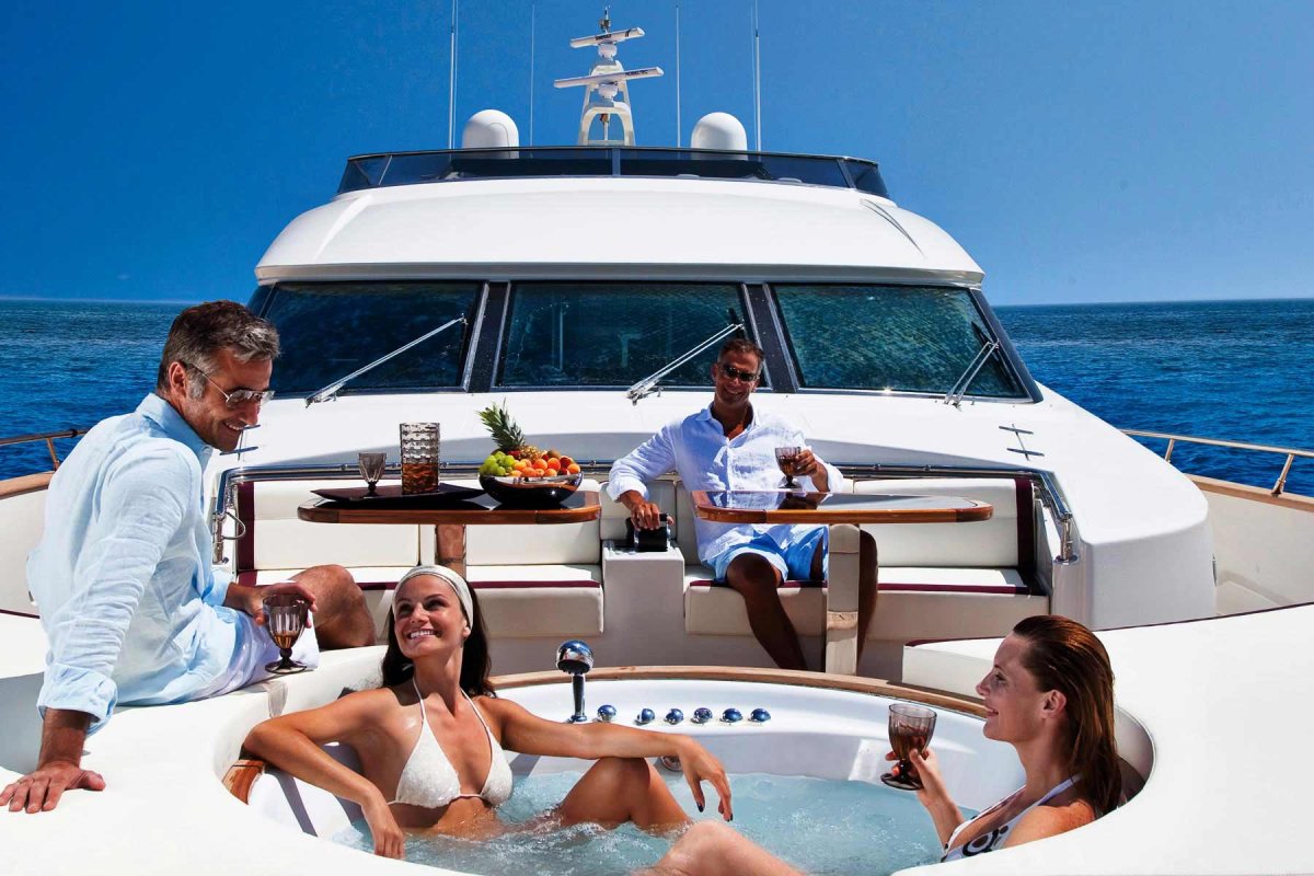 Миллионер на яхте