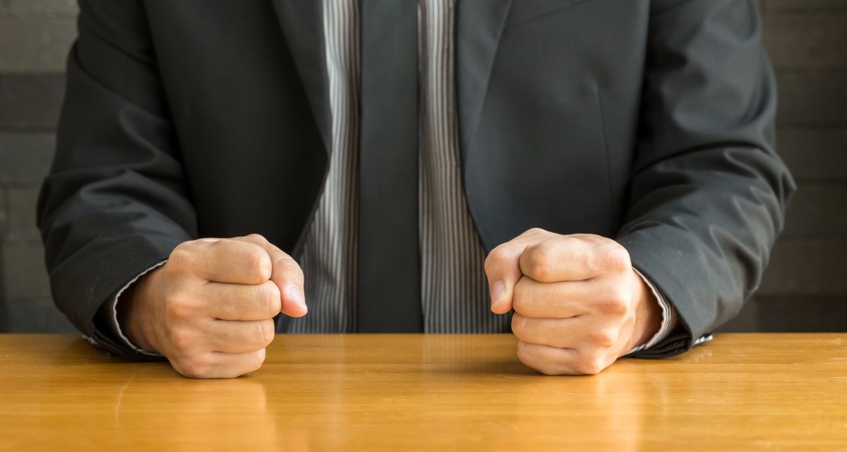 Удар по столу