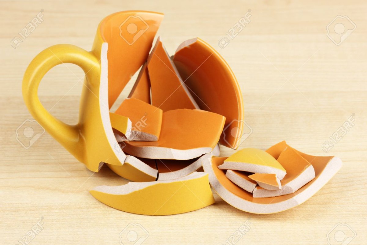 Разбитая чашка