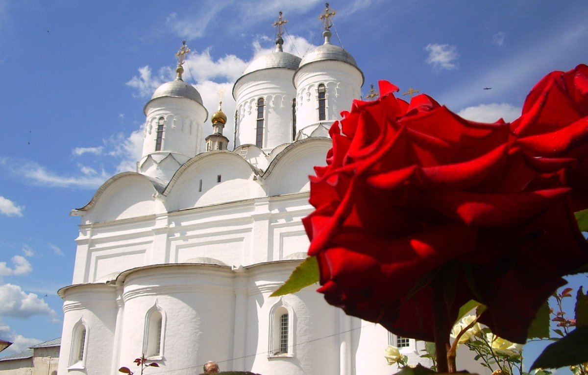 Православные храмы в цветах
