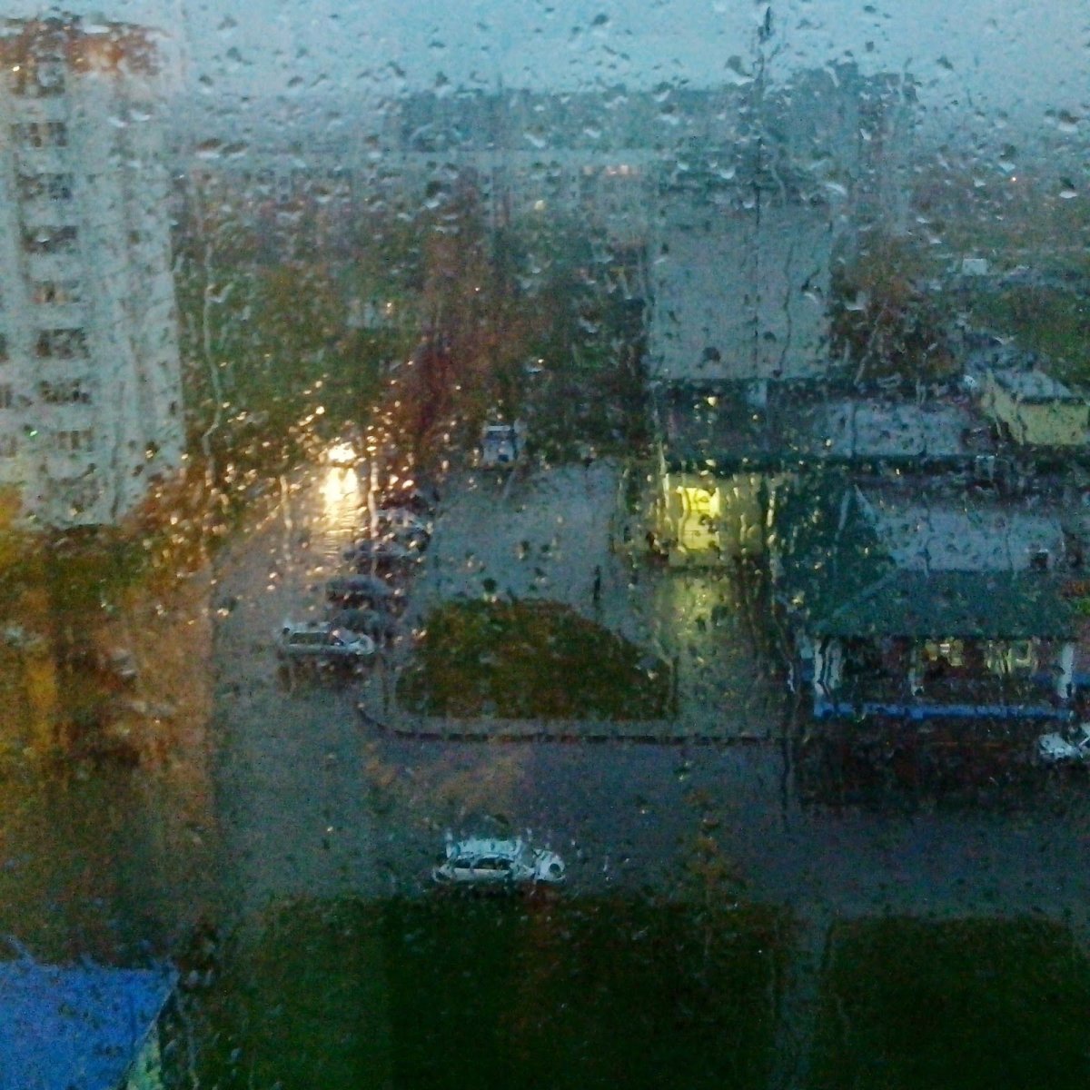 Дождь в окне