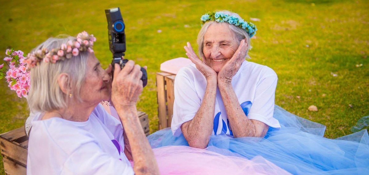 Две бабушки