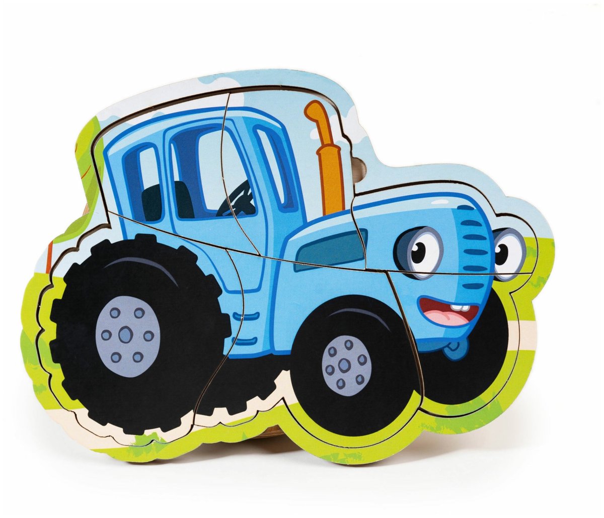 Синий трактор в поле