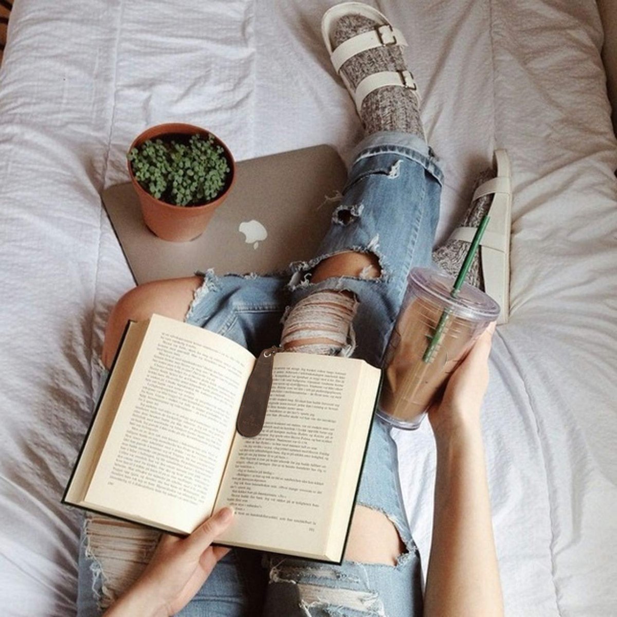 Книга с ногами