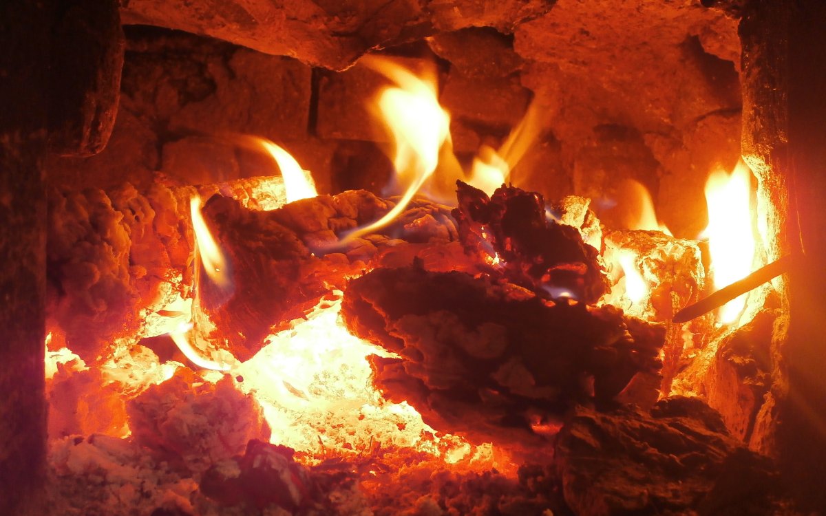 Огонь дрова в печи