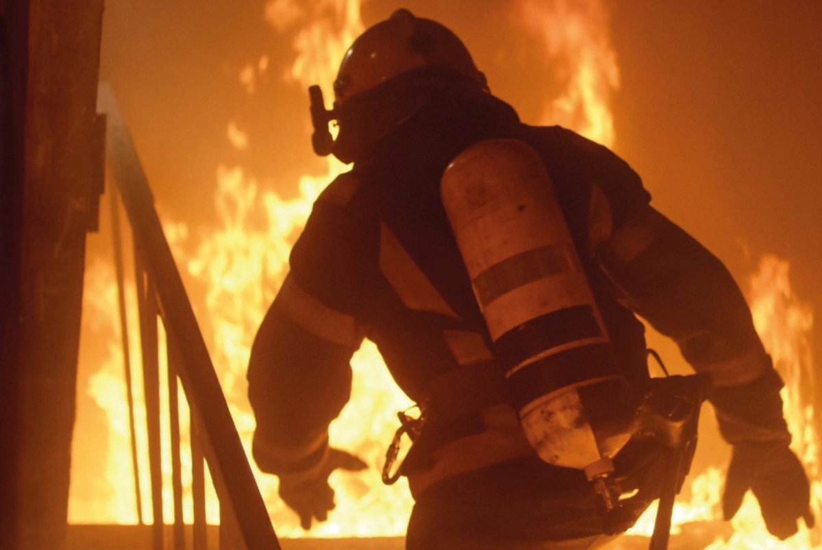 Пожарные на пожаре