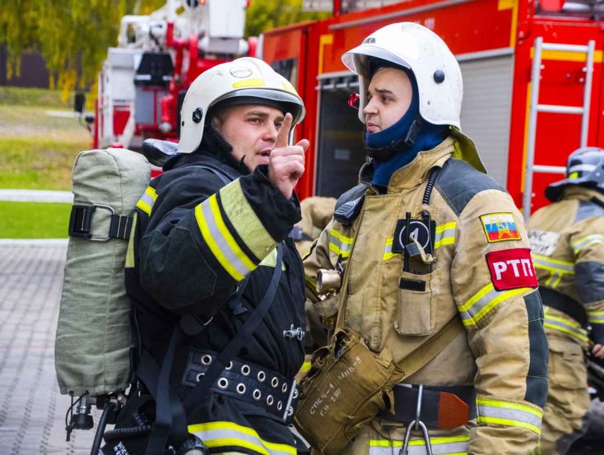 Пожарные и спасатели