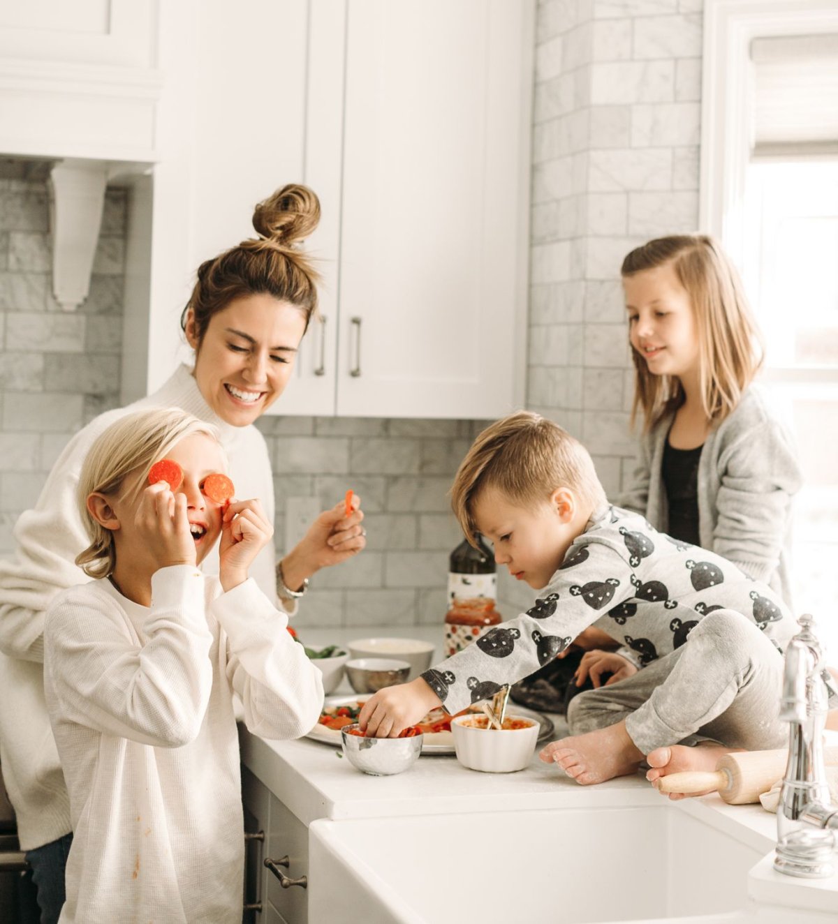 Мама и бабушка рисунок