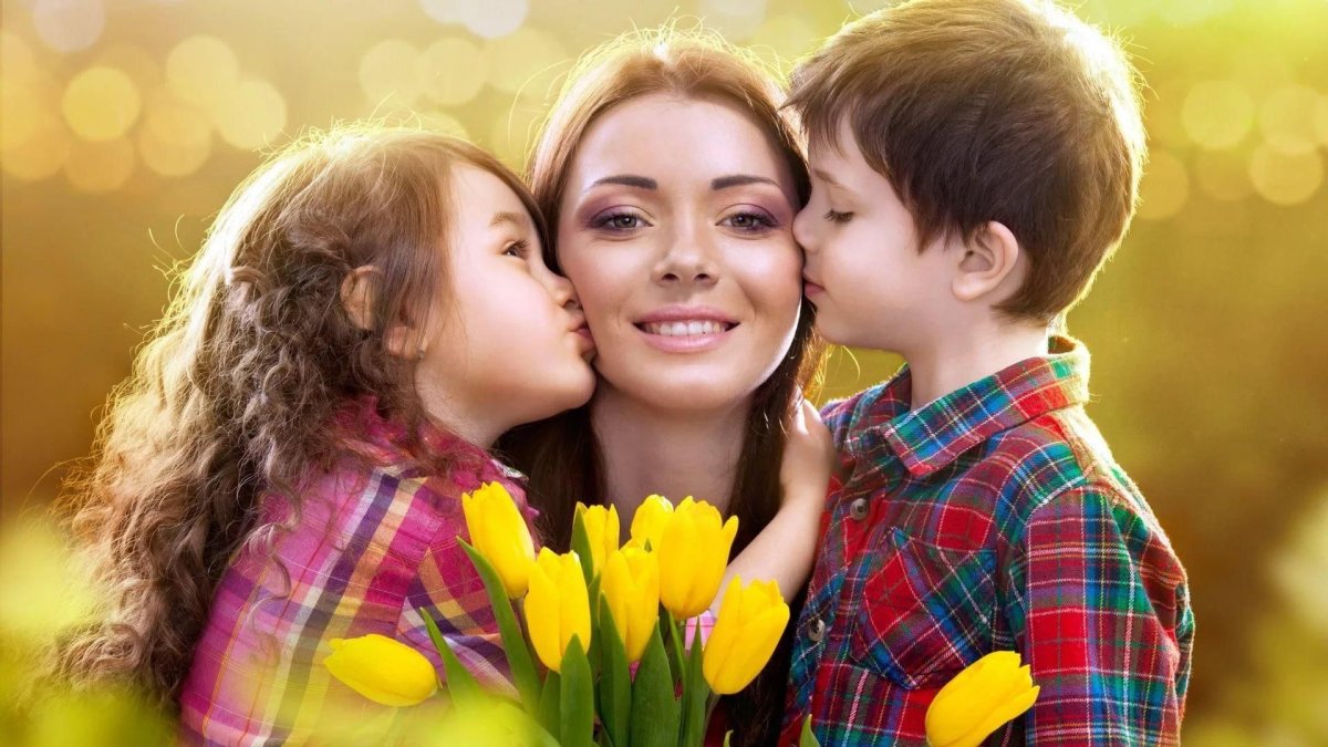 День матери в России