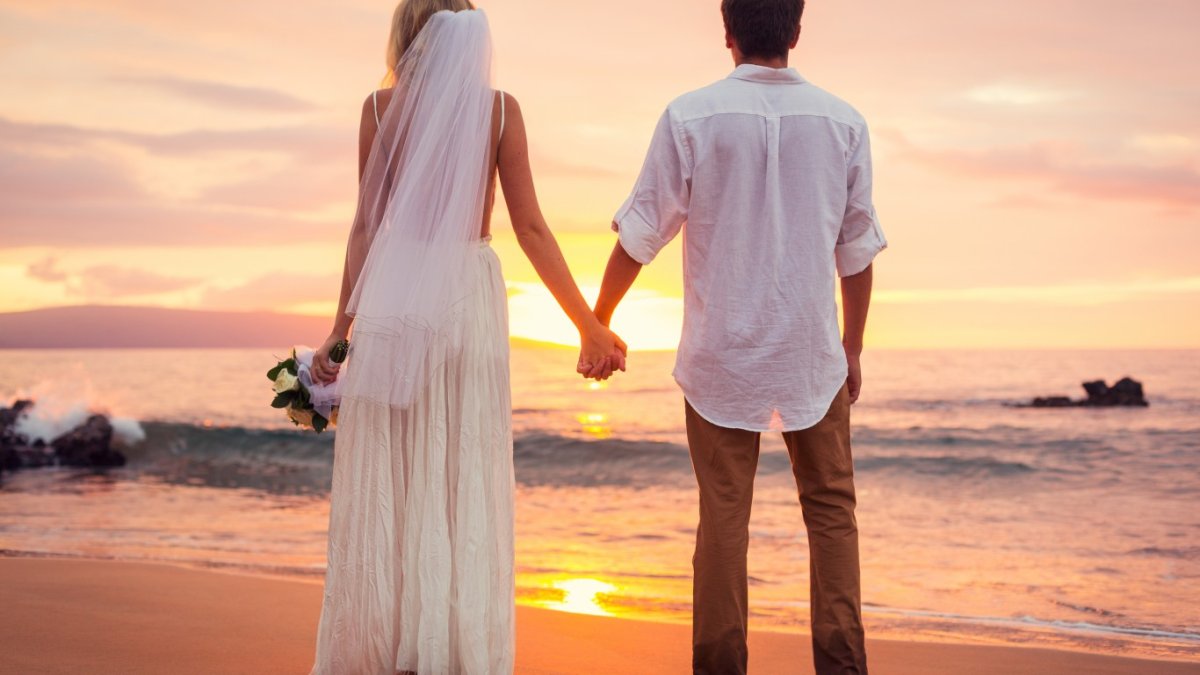 Влюбленные со спины