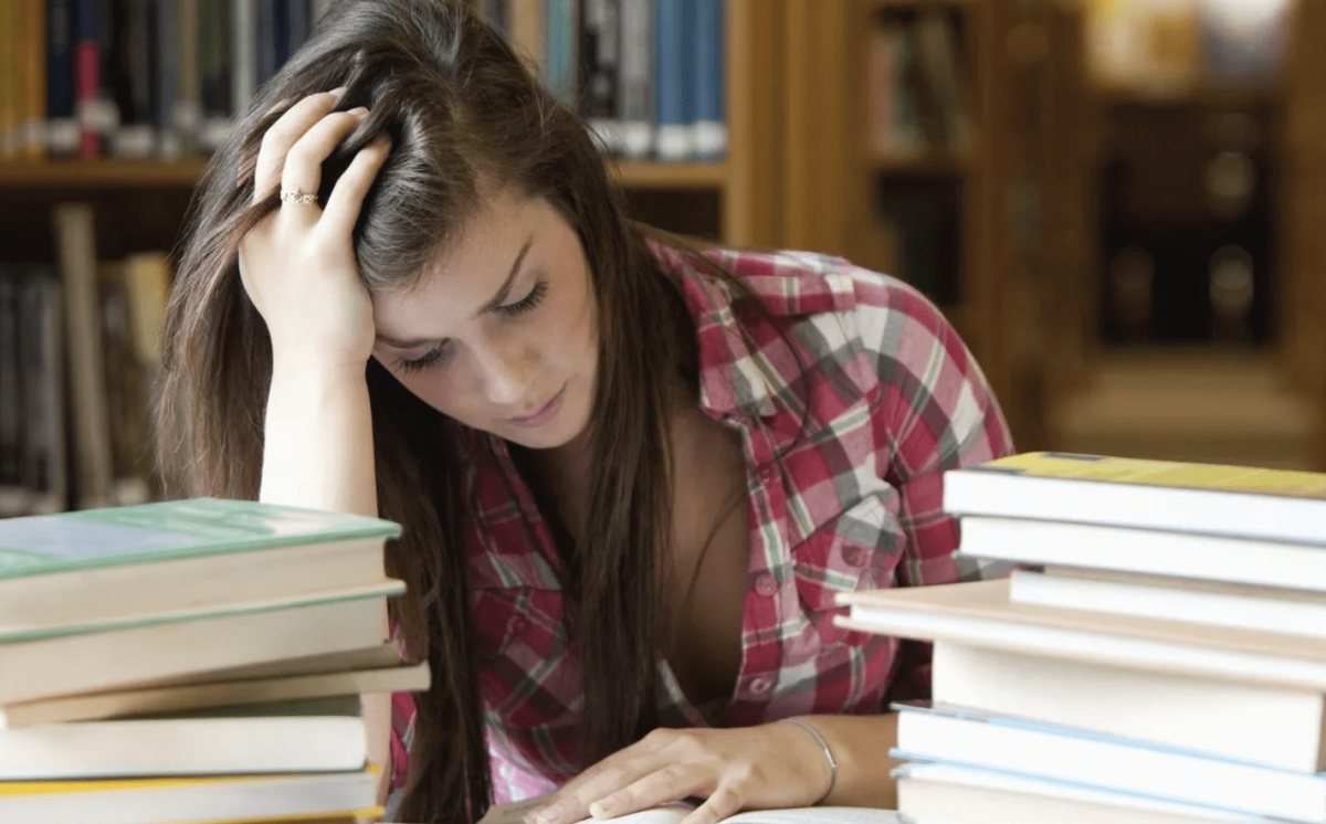 Грустный студент