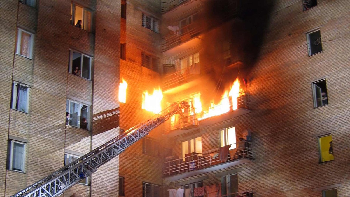 Пожар в многоквартирном доме
