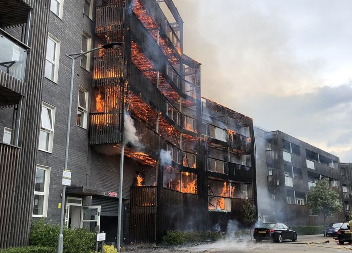 Пожар в многоэтажном доме
