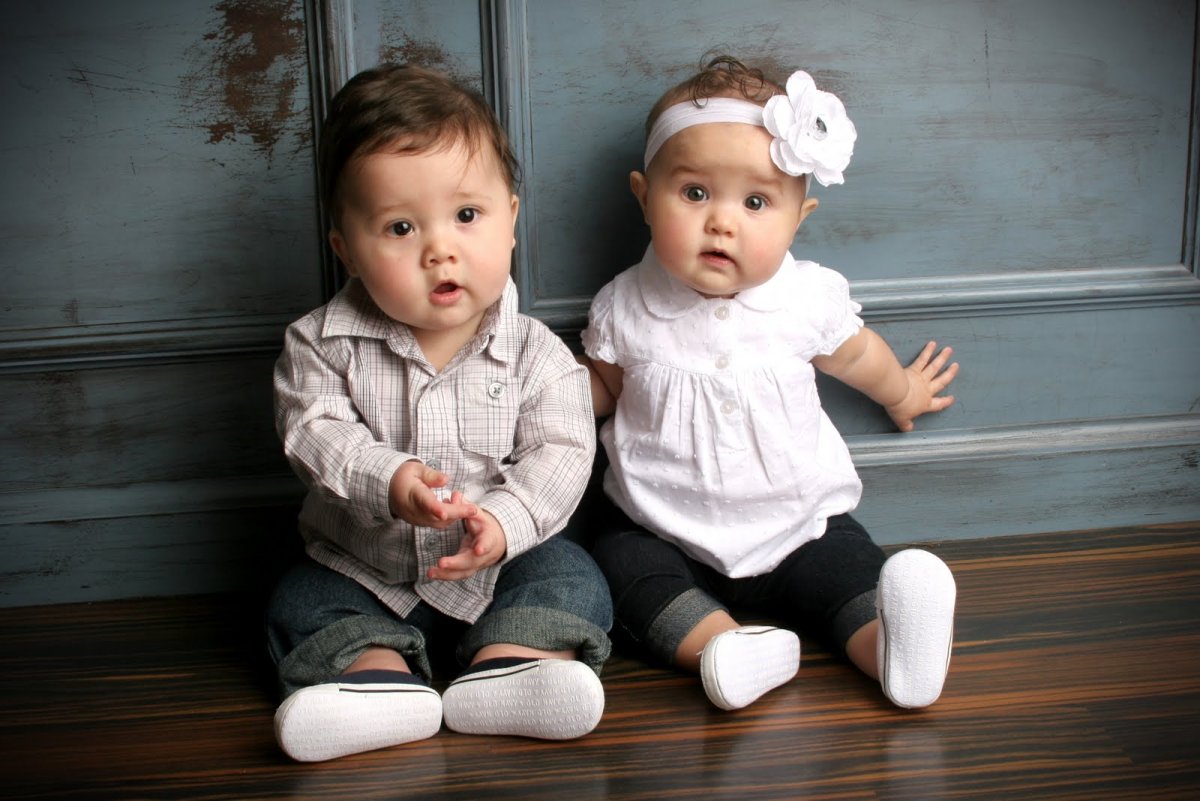Двойняоеи мальчик и девочка