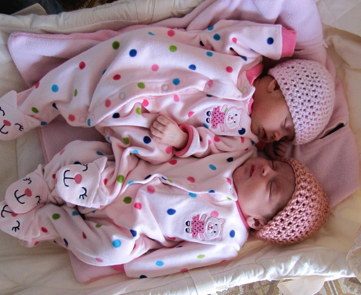 Сэм Сара близняшки