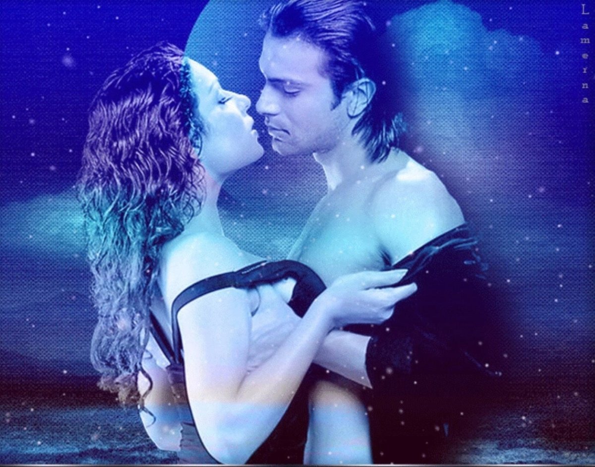 Страстный поцелуй