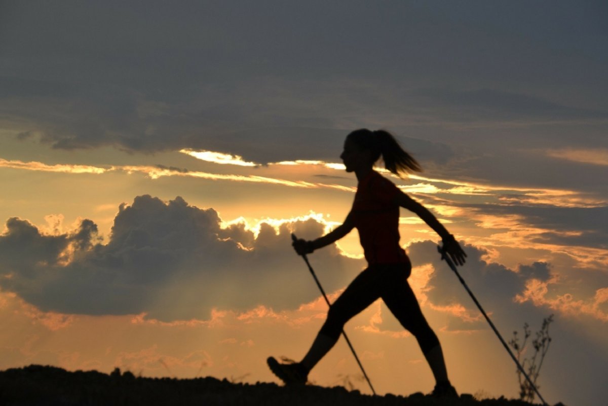 Скандинавская ходьба на закате