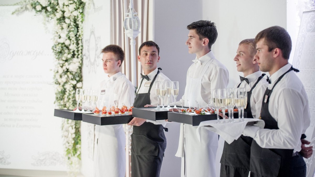 Леди Фуршет на свадьбу