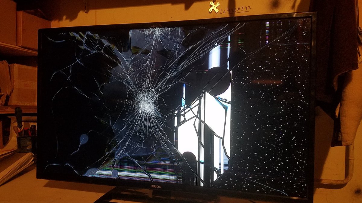 Разбитый телевизор