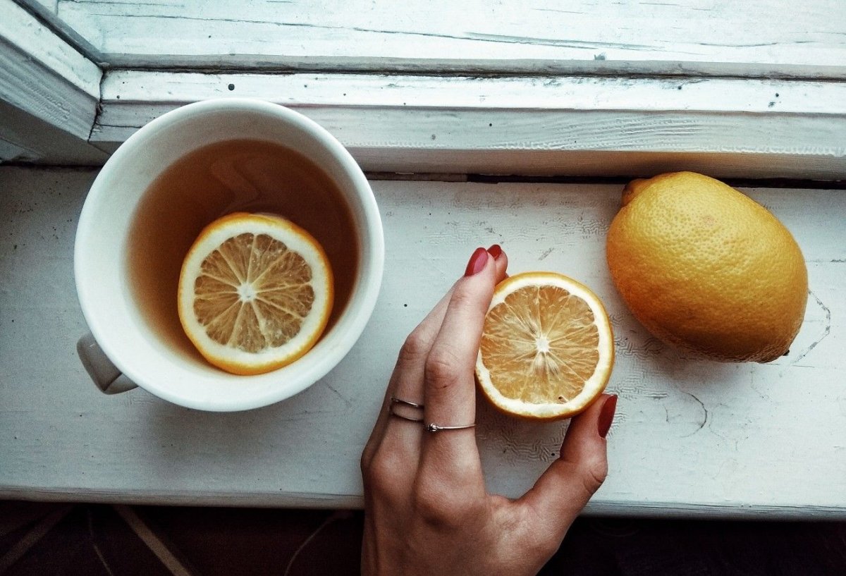 Авы красивые девушки с фруктами