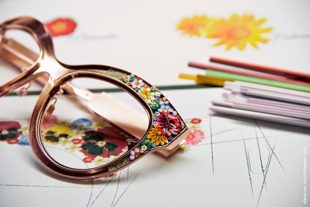 Неординарные оправы с цветами