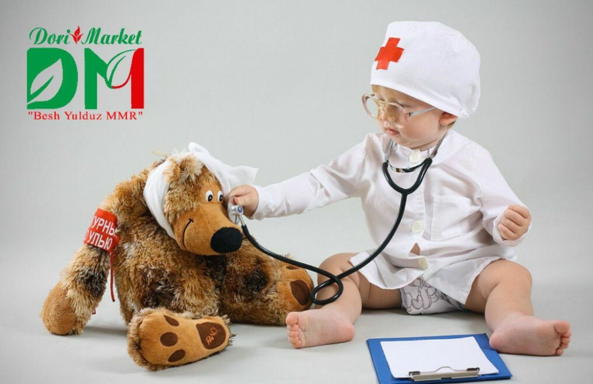 Ребенок в медицинском халате