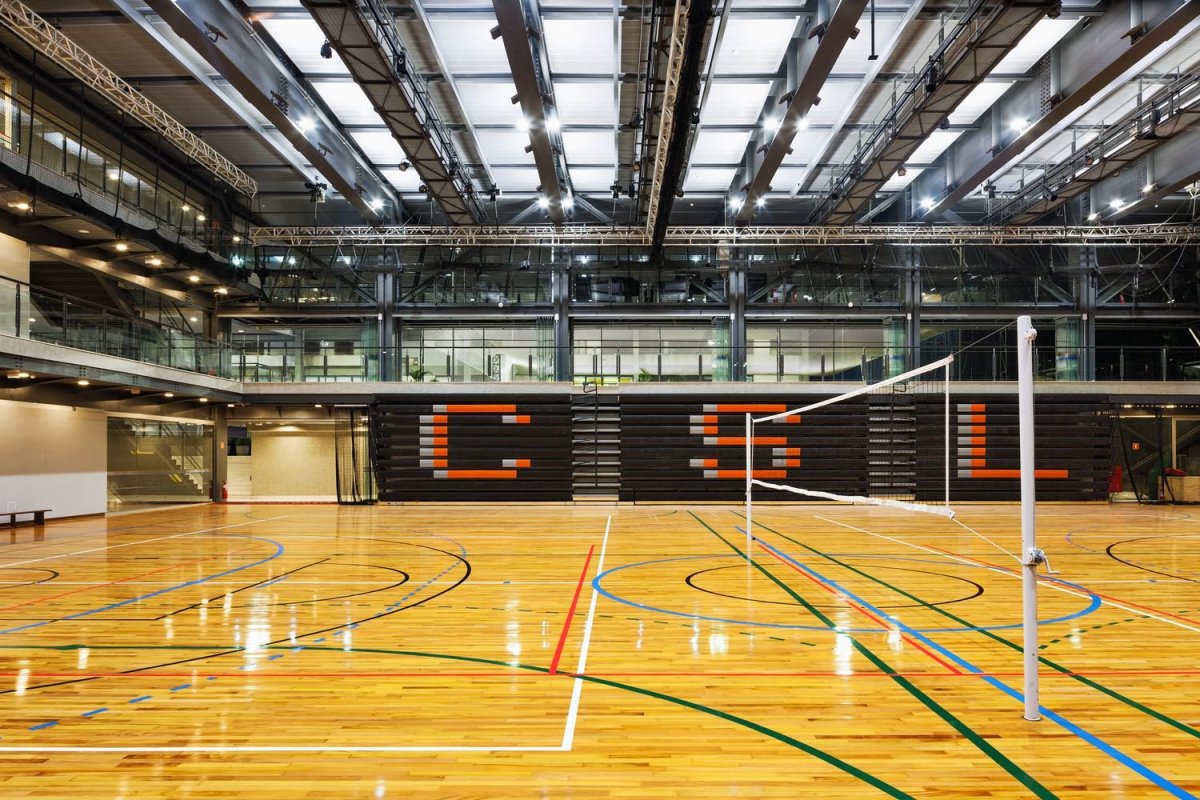 Баскетбольный зал в школе