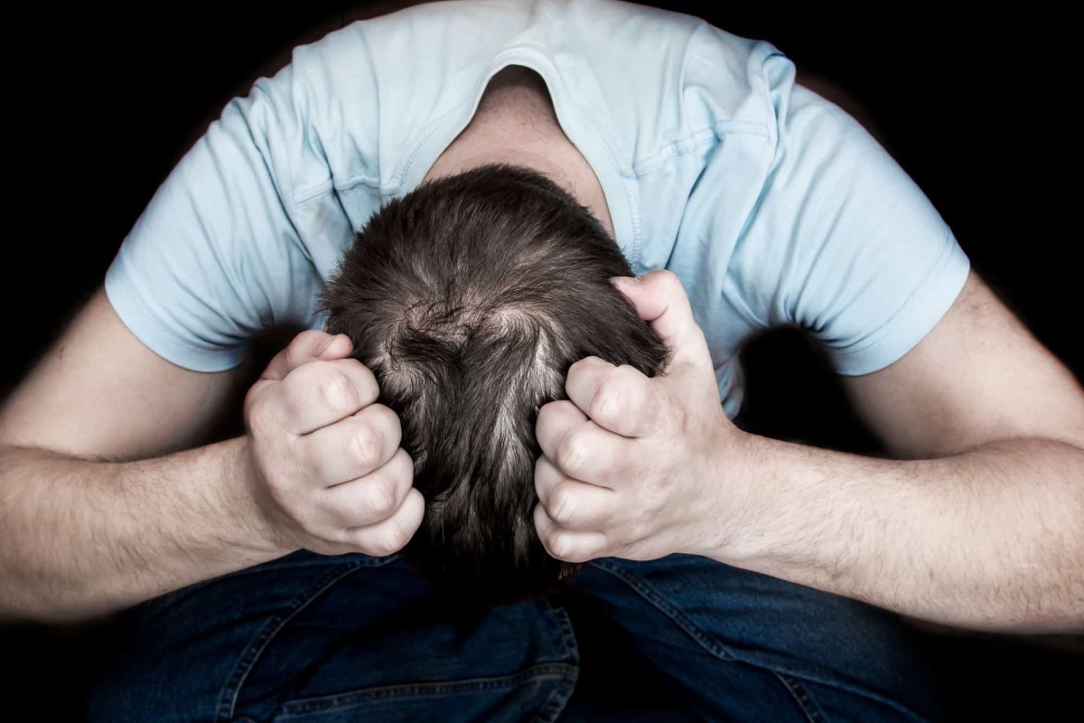 Смайлик рвет волосы на голове