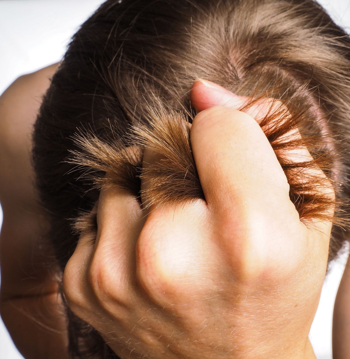 Драть на себе волосы